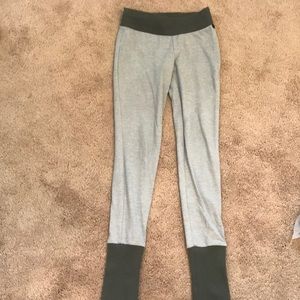 Under Armor Joggers/Leggings